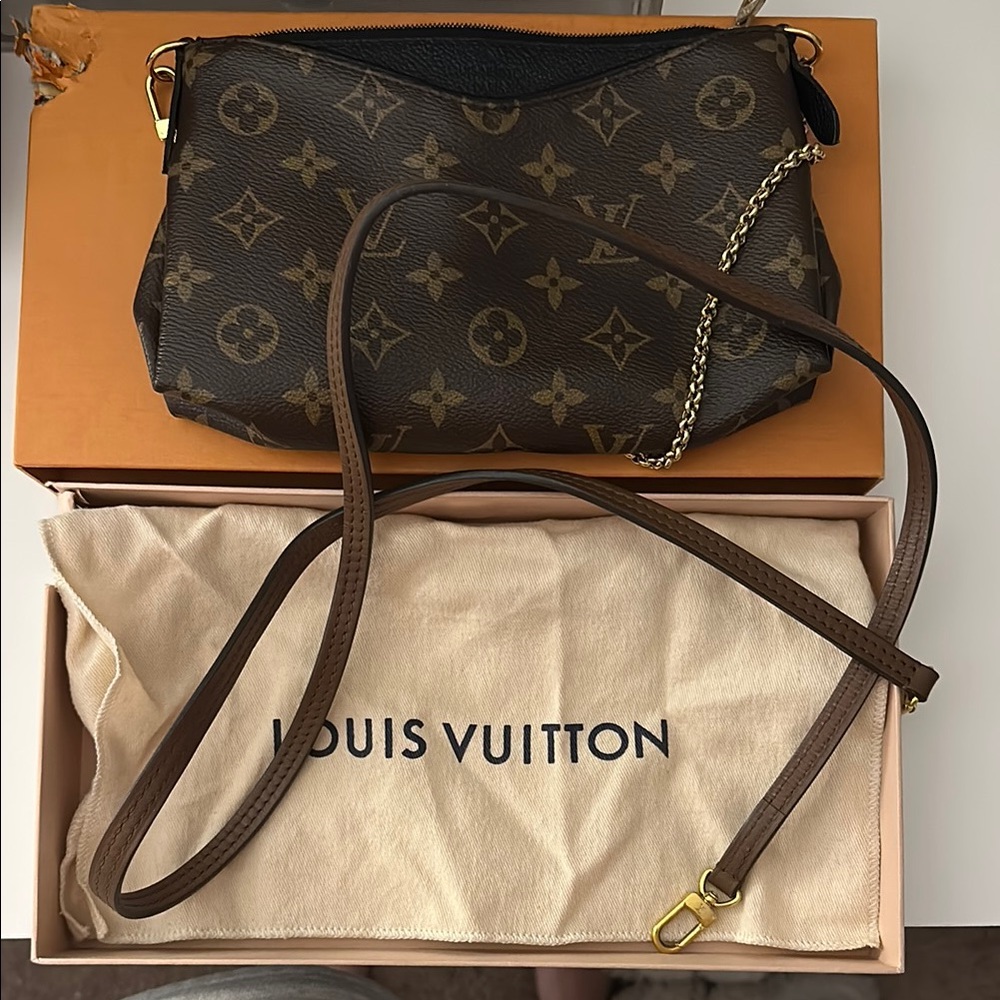 Louis Vuitton crossbody bag